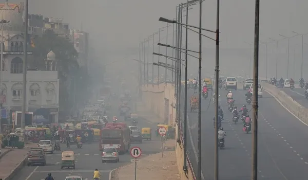 Delhi AQI: राष्ट्रीय राजधानी में सुबह छाई रही धुंध की परत AQI गंभीर श्रेणी के करीब पहुंची